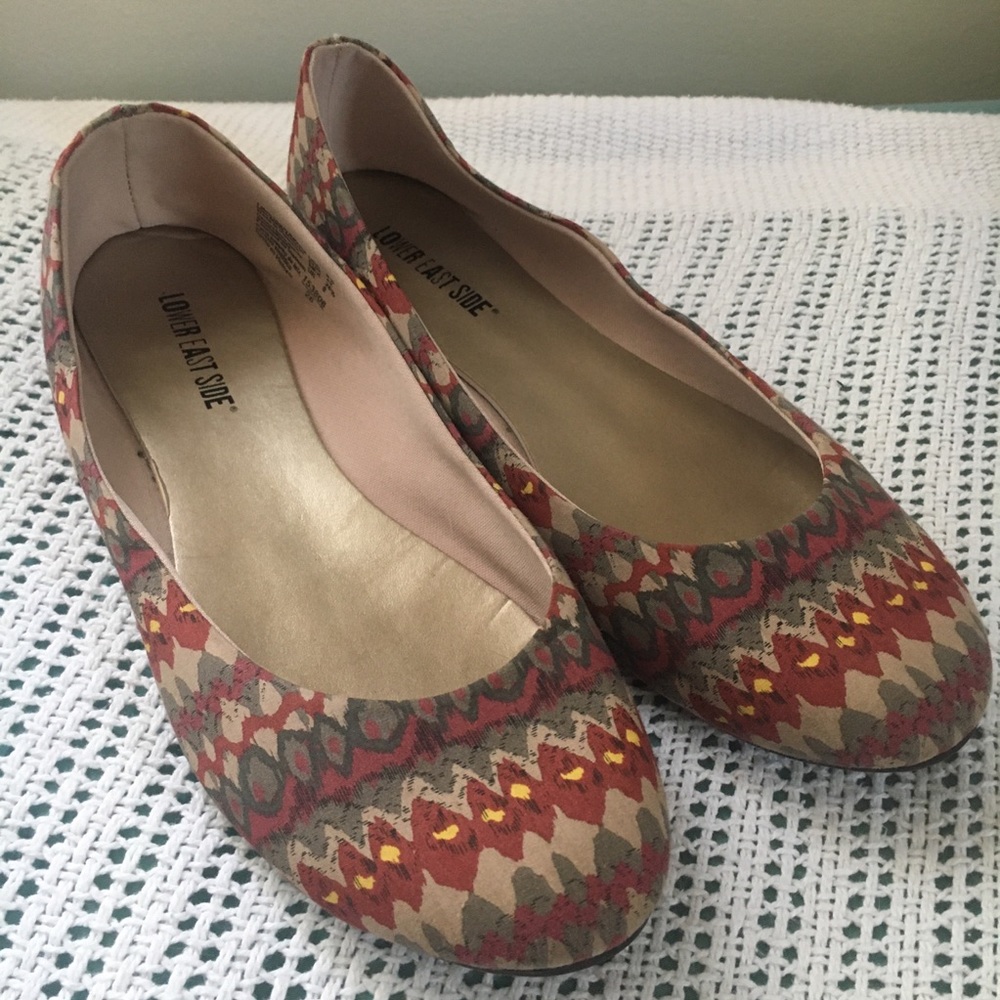 Cute red yellow tan patterned flats